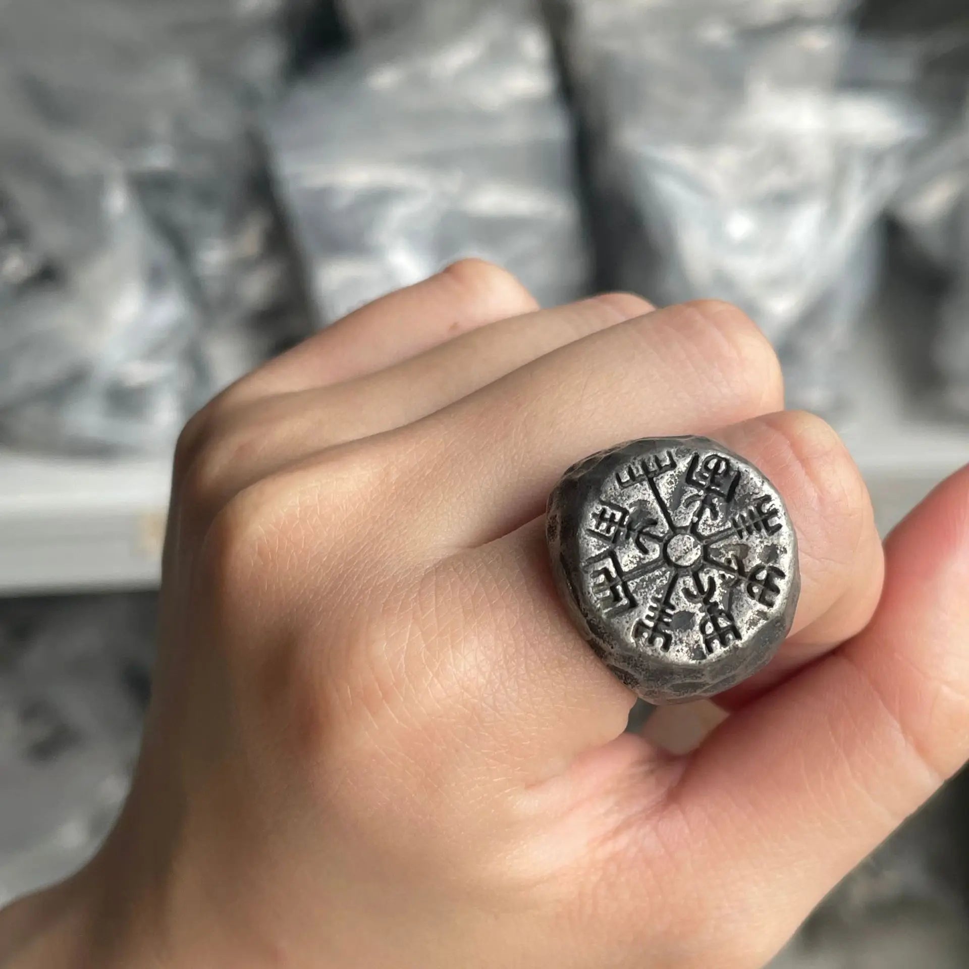 Handgefertigter antiker Wikinger-Runenring Vegvisir