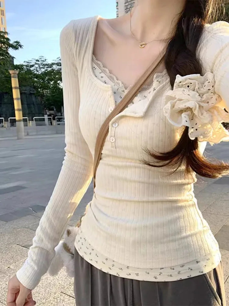 T-Shirt mit süßem Blumenmuster und Patchwork-Spitze