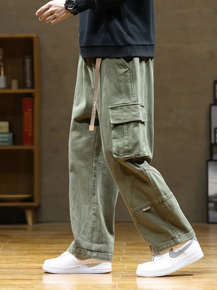 Lockere, gerade geschnittene Cargohose mit mehreren Taschen