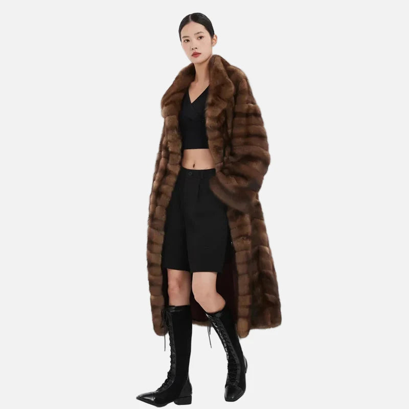 Luxuriöser Wintermantel aus Kunstnerzpelz