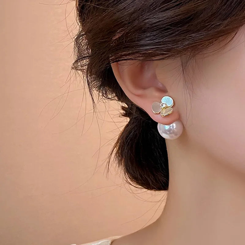 Boucles d'oreilles puces de luxe françaises en perles et fleurs
