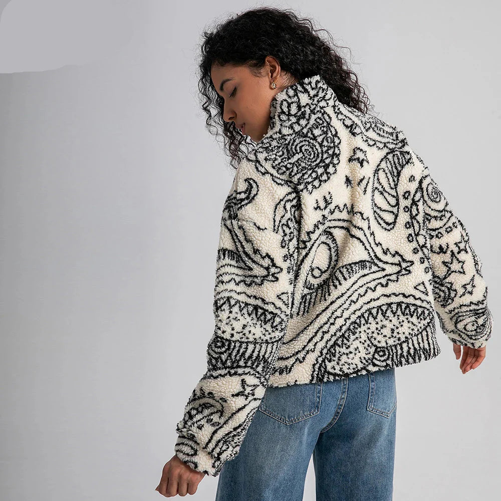 Gemütliche Streetwear-Jacke mit Anime-Print und hohem Kragen