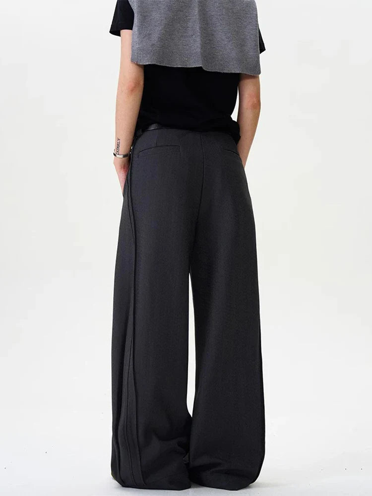 Warme, elegante schwarze Hose mit weitem Bein und Falten