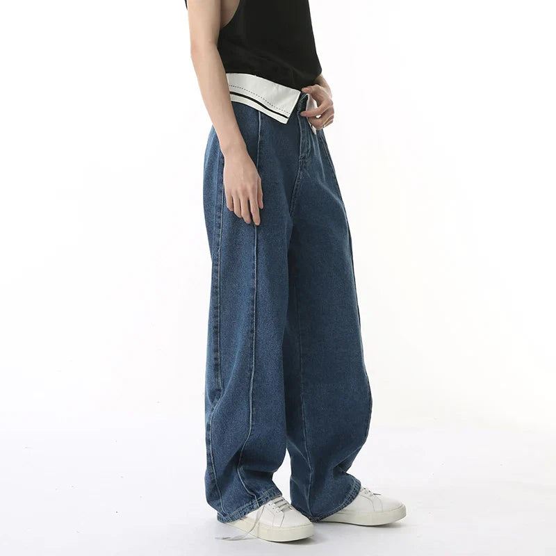 Hochwertige, individuell gestaltete Jeans mit umgeschlagenem Bund