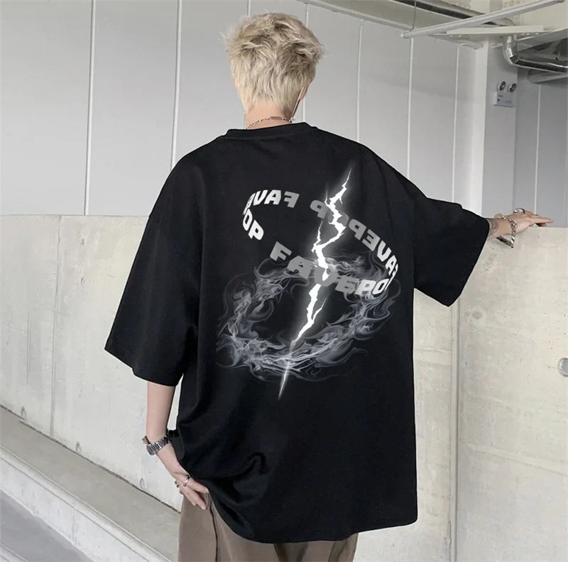 Gothic-Buchstabenprint-T-Shirt mit Rundhalsausschnitt