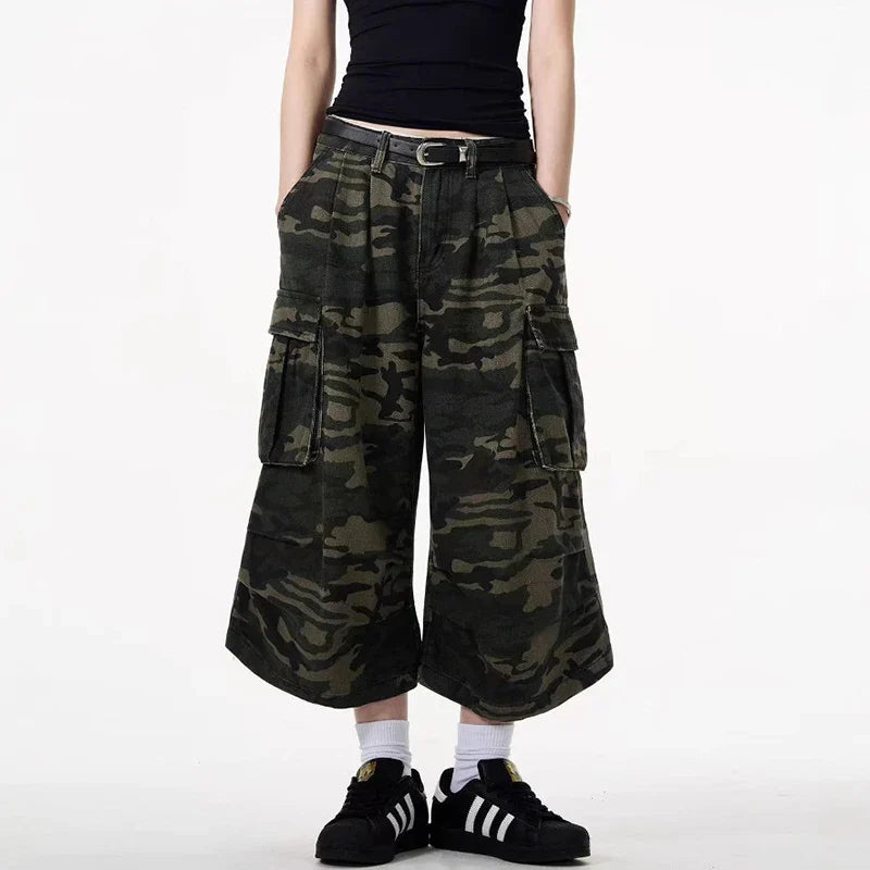 Short en jean camouflage à jambes larges