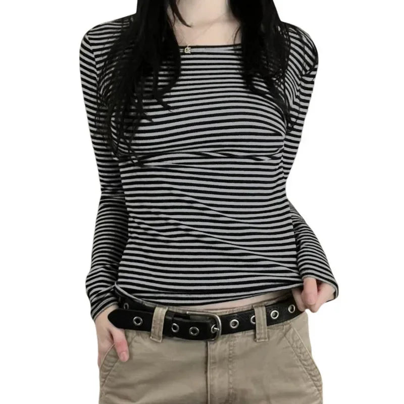 Vintage gestreiftes, schmal geschnittenes Langarmshirt
