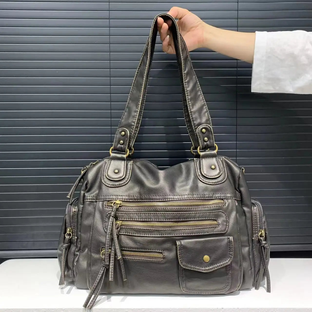 Sac à main en cuir Y2K à plusieurs compartiments et fermeture éclair
