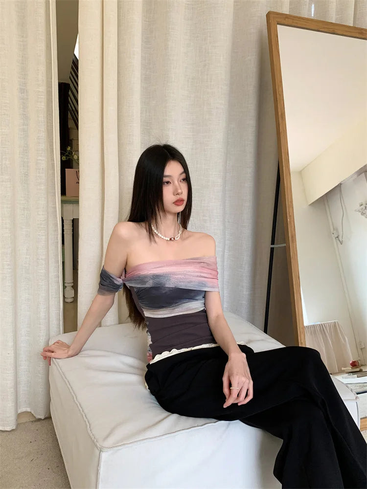 Damen-T-Shirt aus Mesh mit Batikmuster und schulterfreiem Ausschnitt