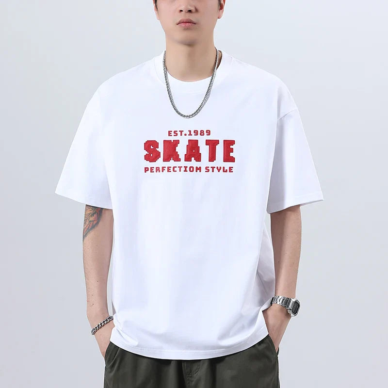 Hochwertiges, gestricktes T-Shirt im amerikanischen Stil mit Print