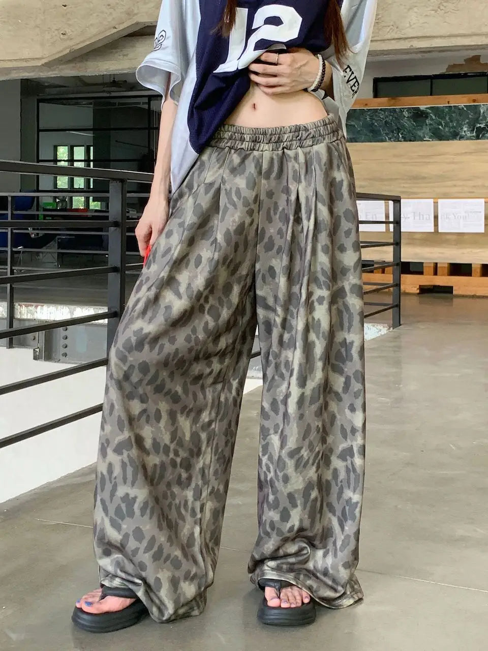 Schicke Retro-Hose mit Leopardenmuster und weitem Bein