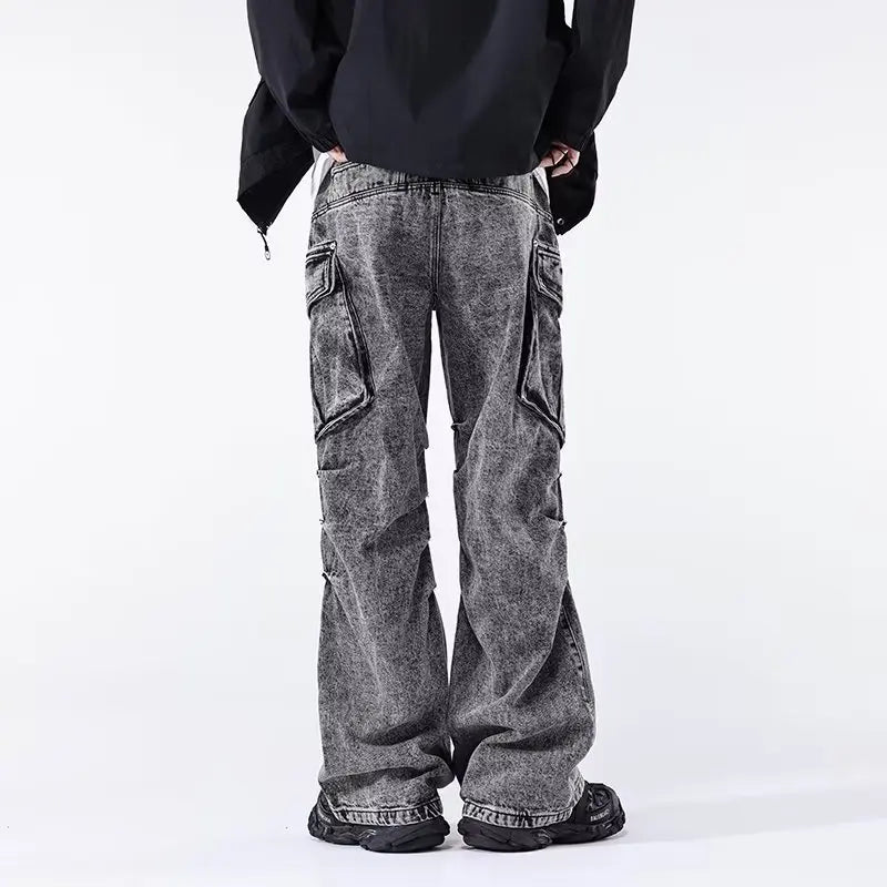 Graue Cargo-Jeans im minimalistischen Look mit Falten