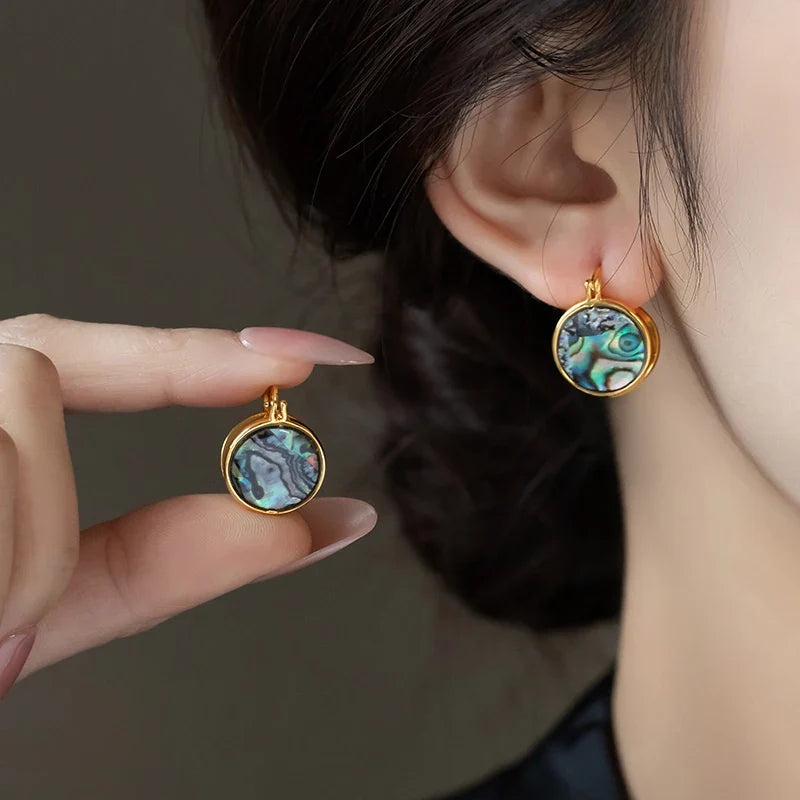 Boucles d'oreilles rondes tendance en nacre d'ormeau doré