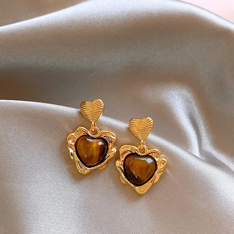 Boucles d'oreilles exquises en forme de cœur et œil de tigre