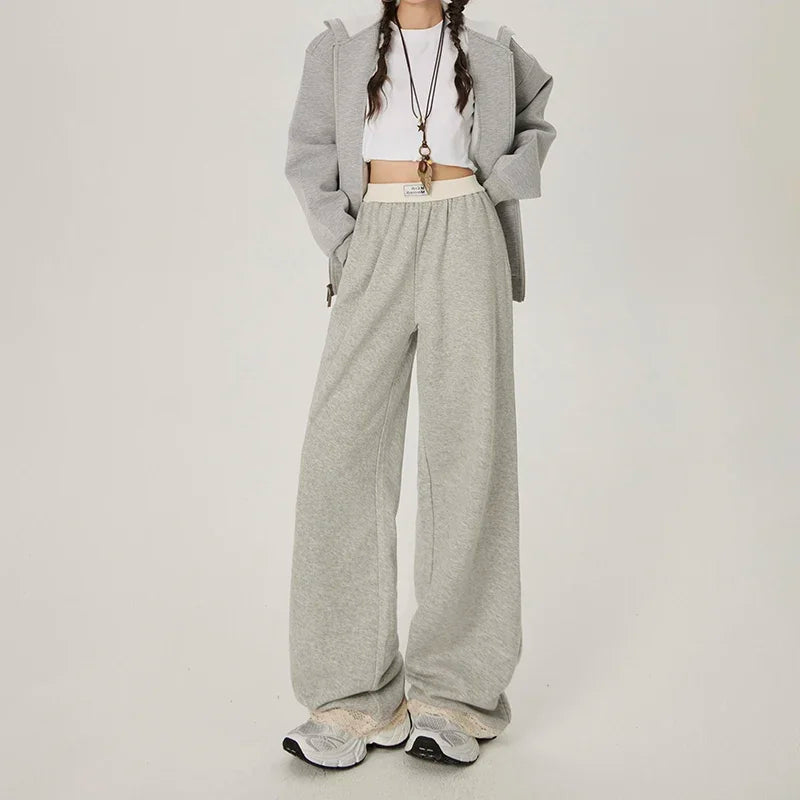 Jogginghose mit hohem Bund, elastischem Bund und weitem Bein