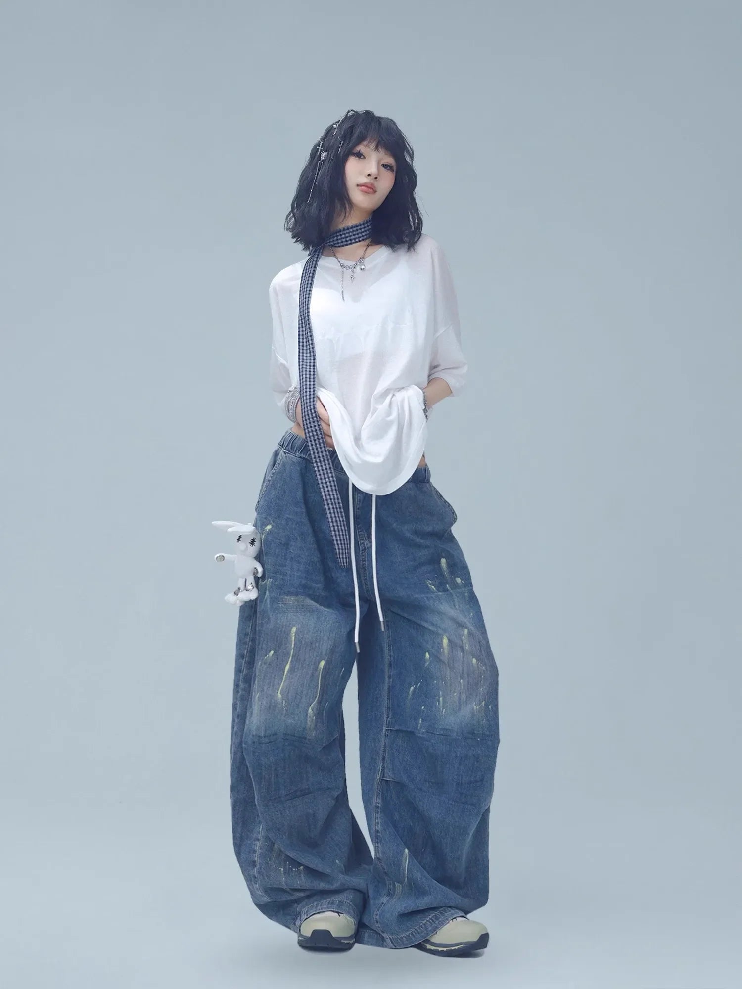 Verwaschene Hip-Hop-Hosen mit Graffiti-Print