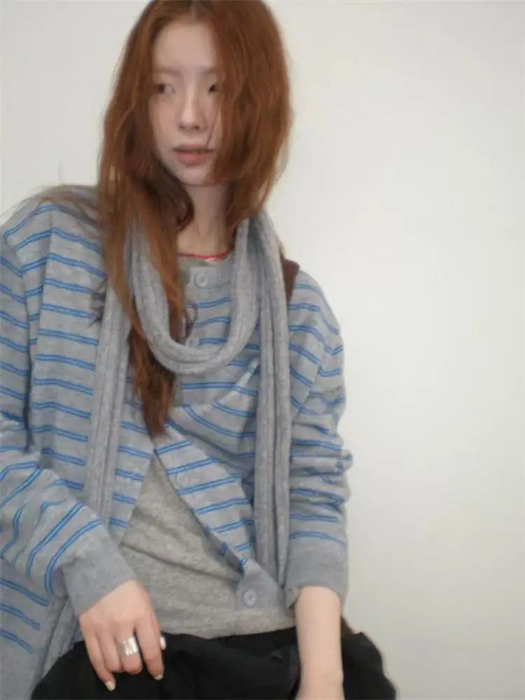 Koreanische Streetwear: Stylischer Streifencardigan
