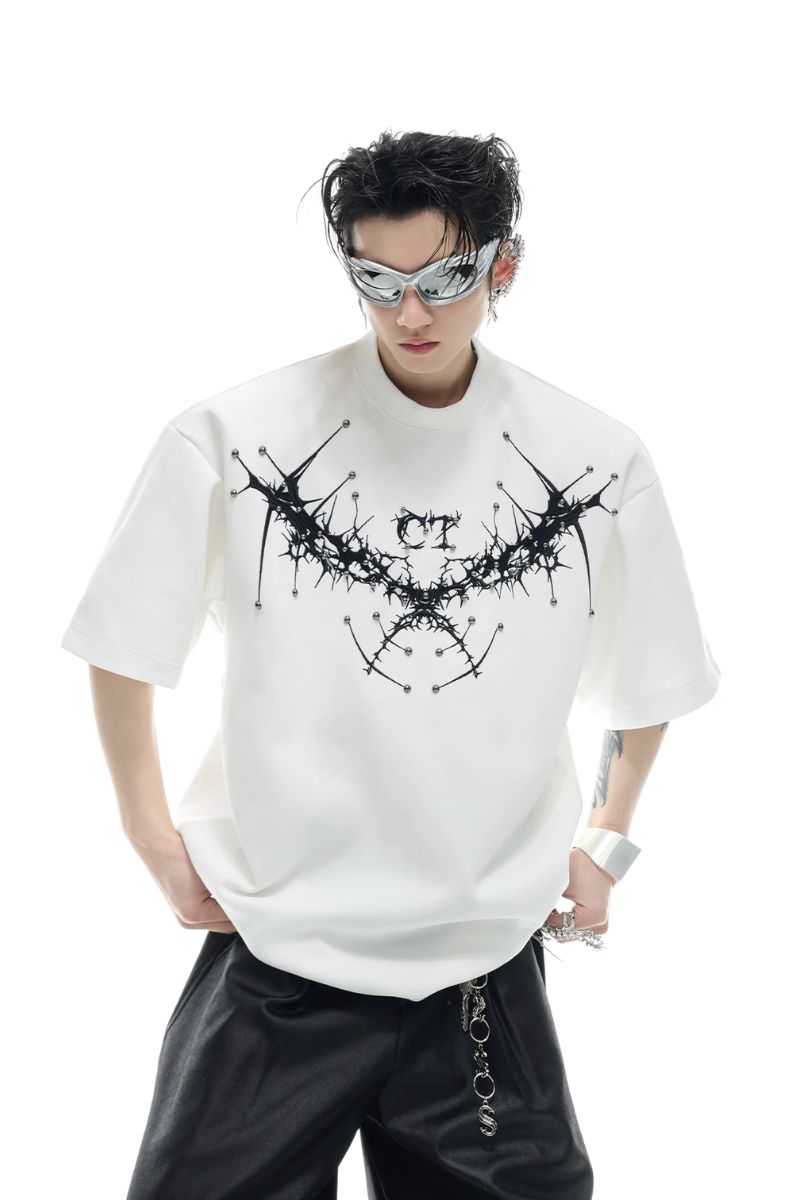 T-Shirt mit Distelstickerei und Nieten