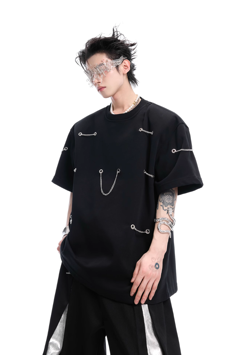 T-Shirt mit Kettendetail und gepolsterten Schultern