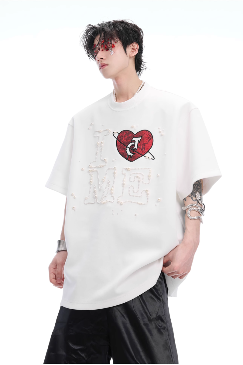 Handgenähtes T-Shirt mit Perlenherz