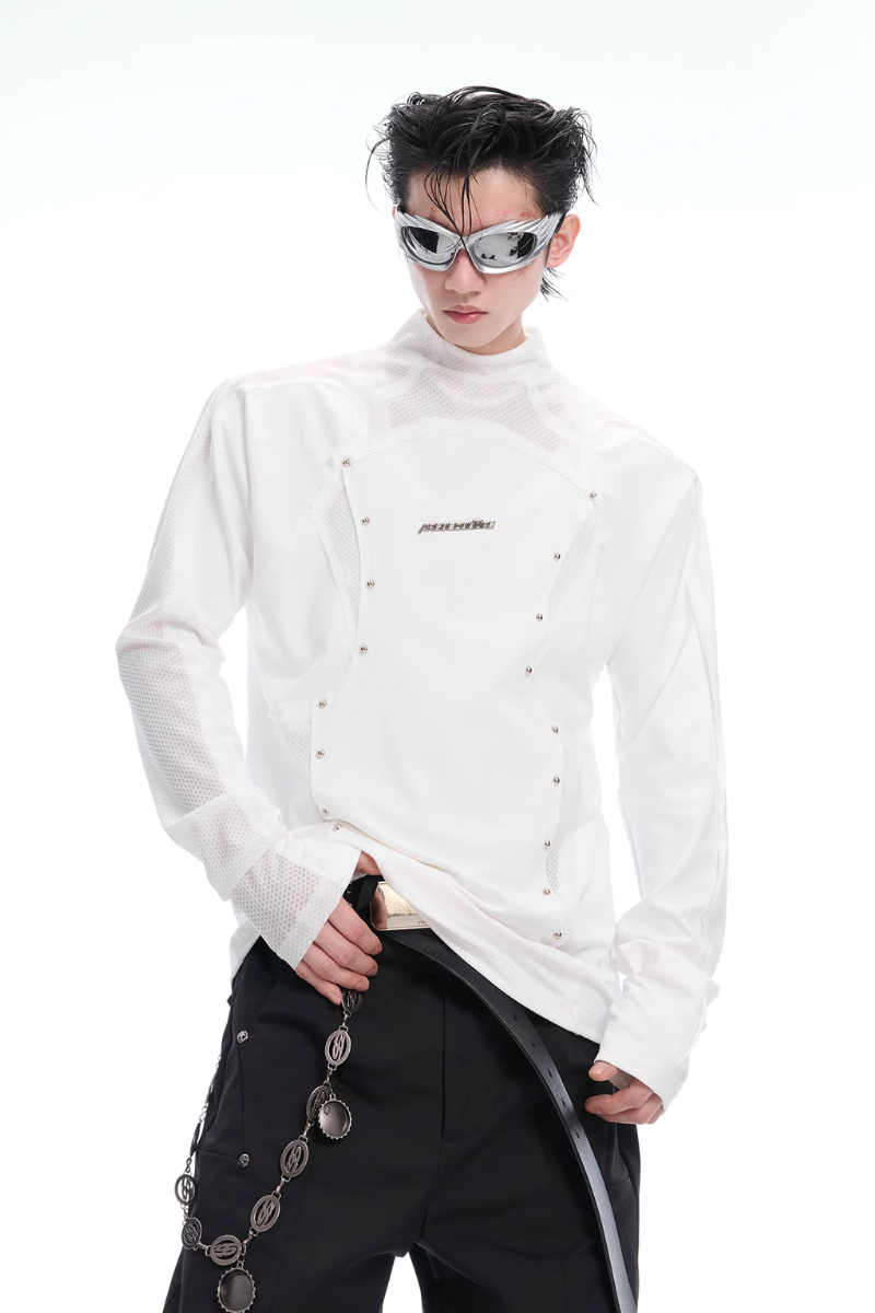 Dekonstruiertes Rollkragen-T-Shirt mit Mesh-Einsatz und Nieten