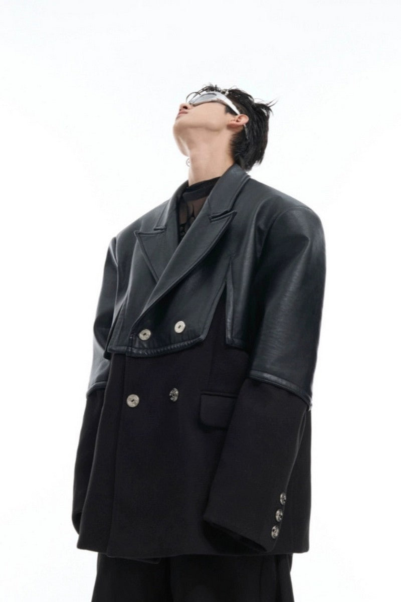 Asymmetrischer Blazer aus Wolle und PU-Leder