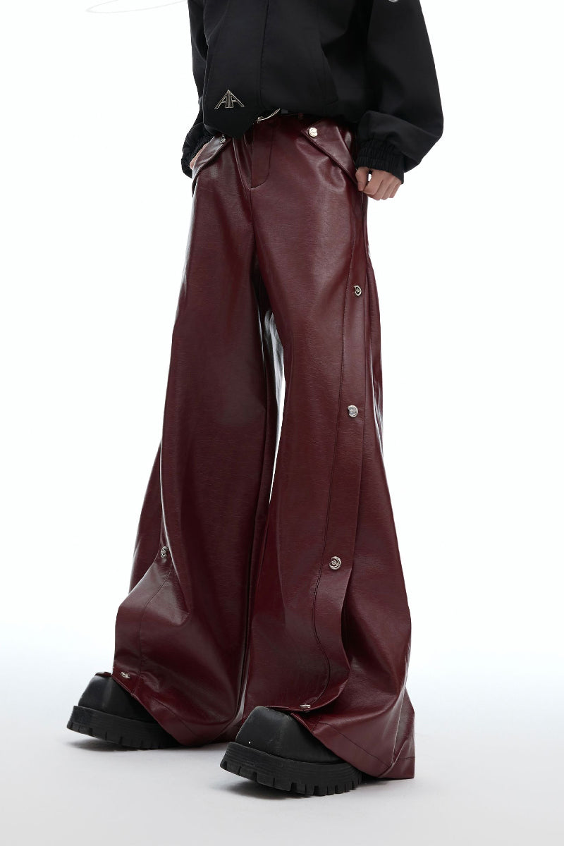 Pantalon large en cuir plissé à boutons métalliques