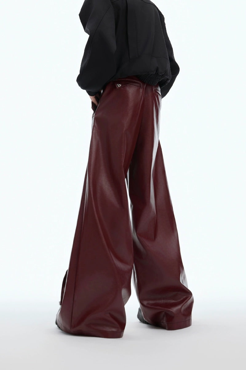 Pantalon large en cuir plissé à boutons métalliques