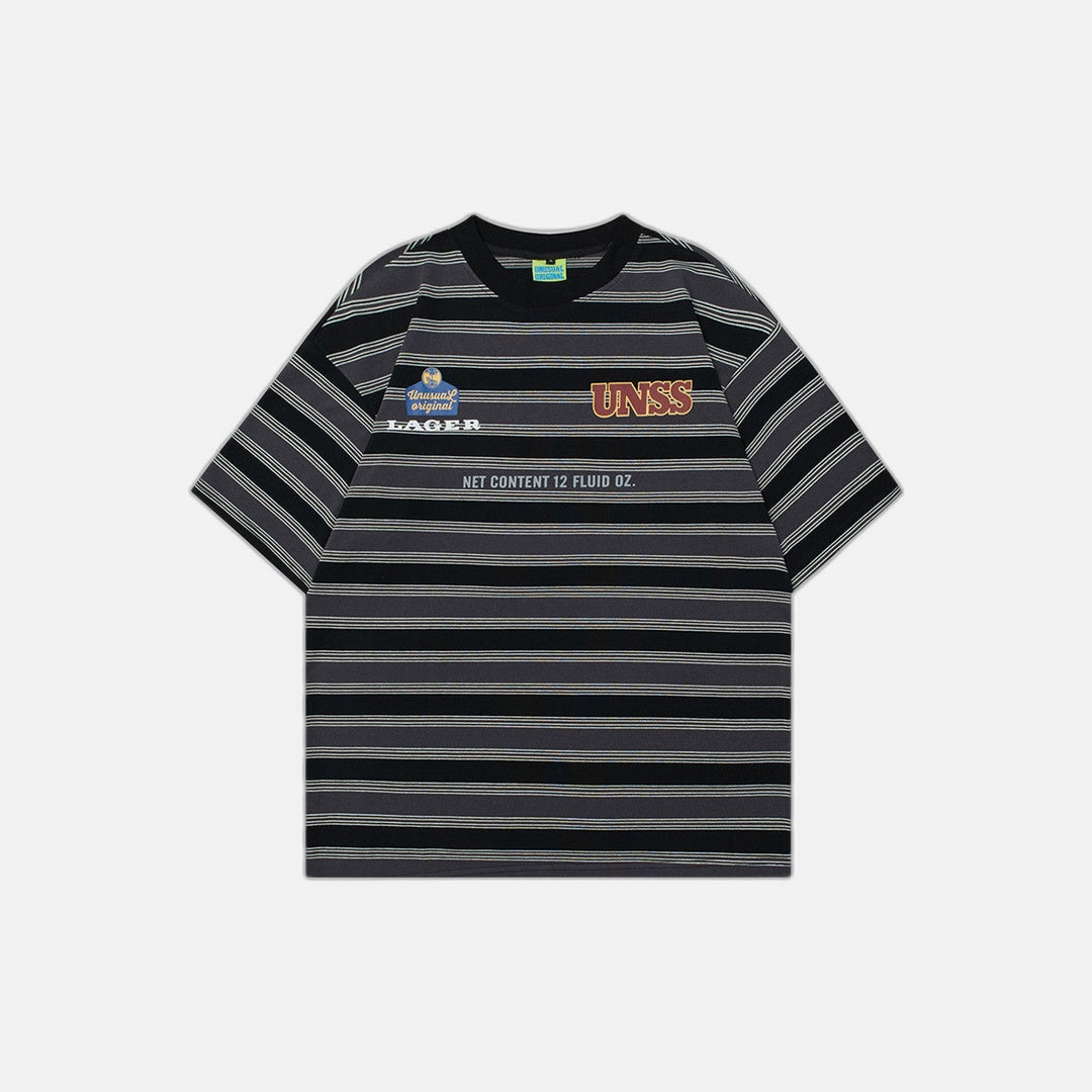 Amerikanisches gestreiftes T-Shirt mit farblich abgestimmten Streifen