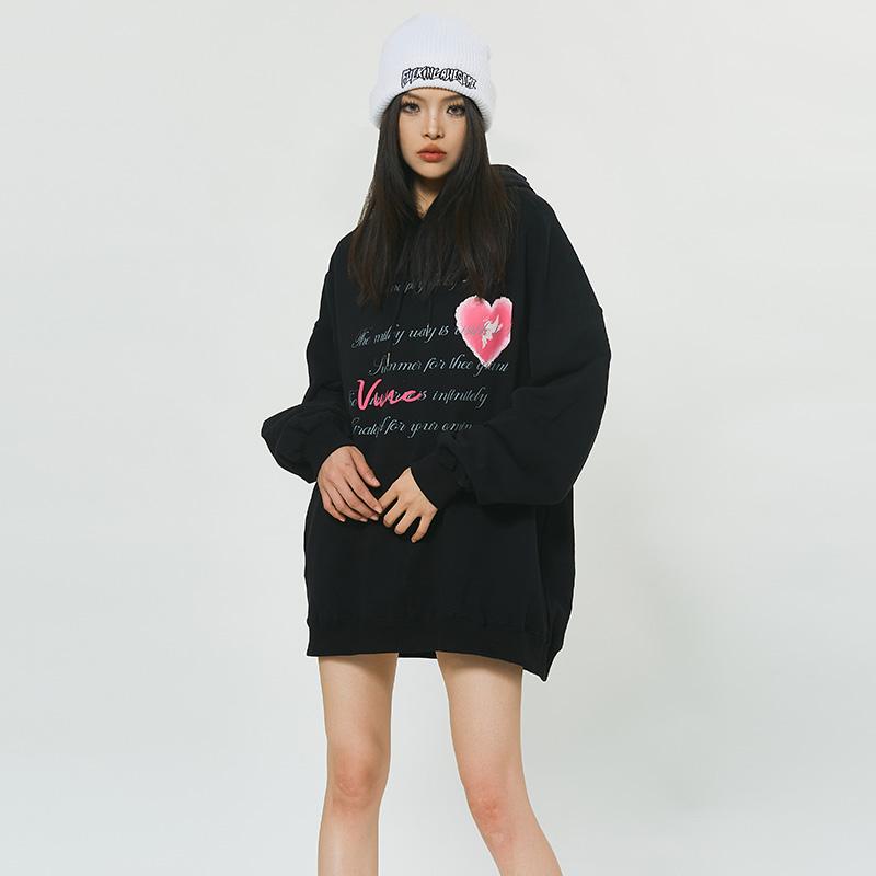Sweat à capuche imprimé avec poème en forme de cœur