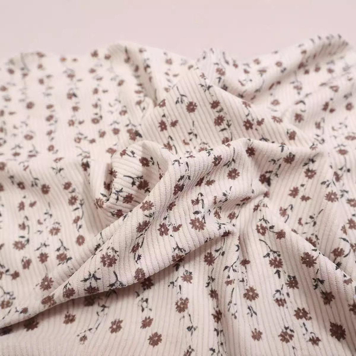Besticktes Sommer-Shirt