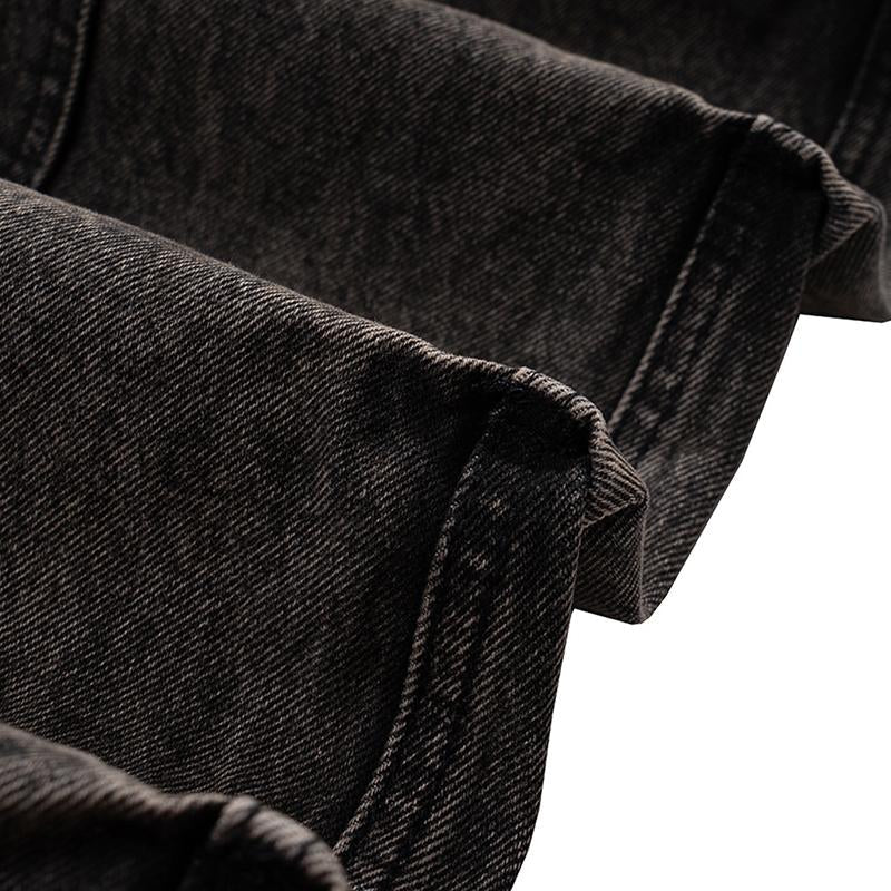 Locker geschnittene, plissierte Jeans mit geradem Schnitt