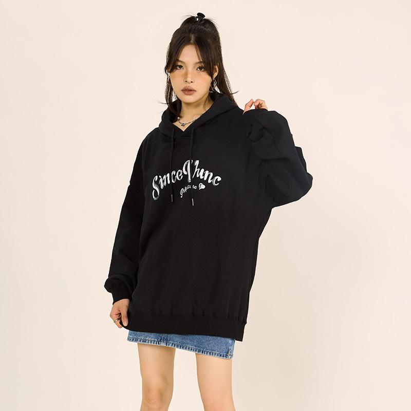 Sweat à capuche avec lettres peintes