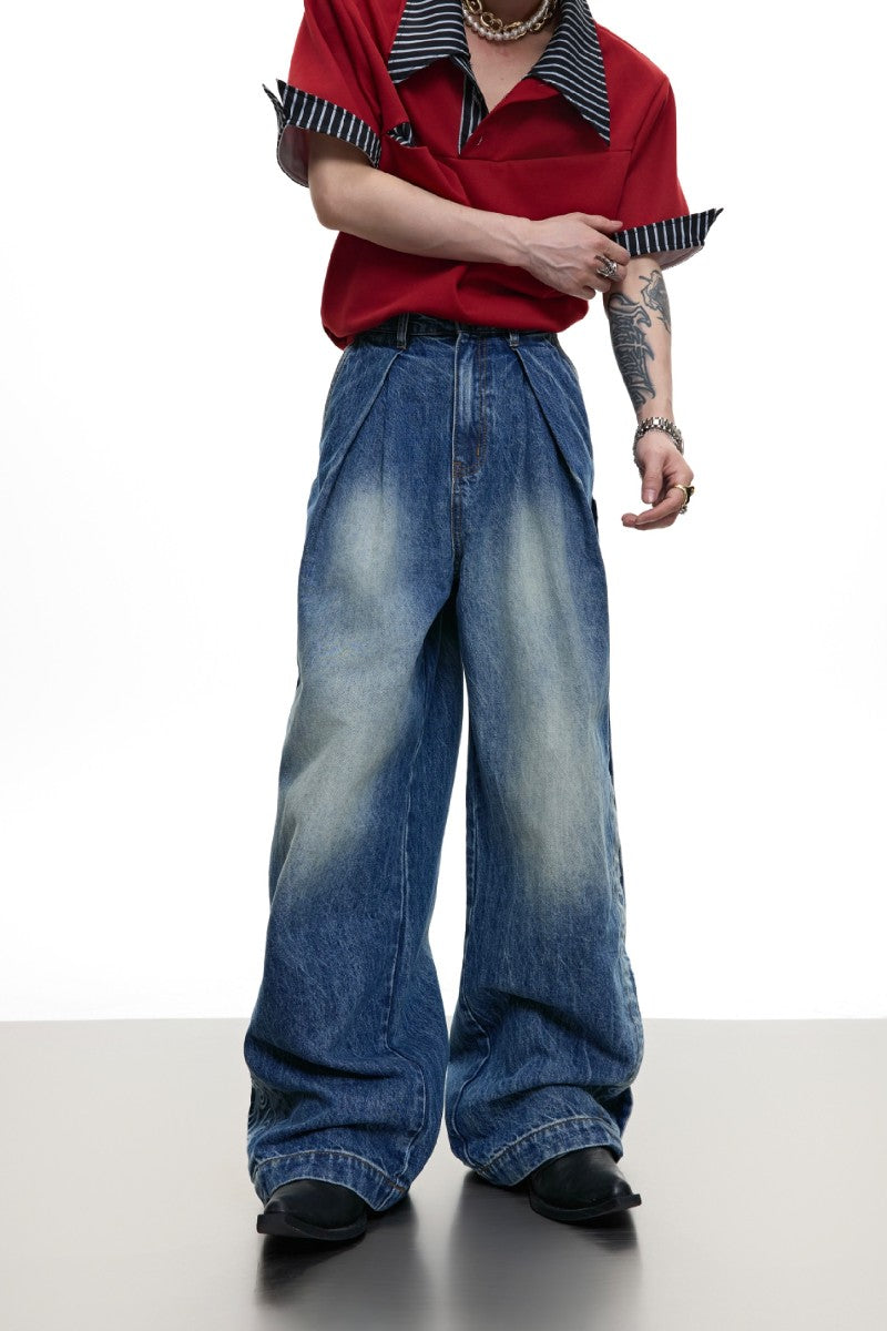 Gewaschene Jeans mit Farbverlauf und Stickerei