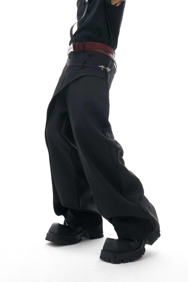 Gerade geschnittene Hose mit Lagenmuster 