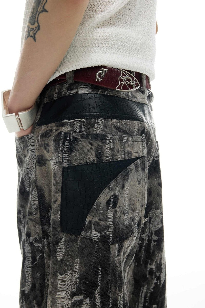 Bemalter, abgenutzter Schlagjeans