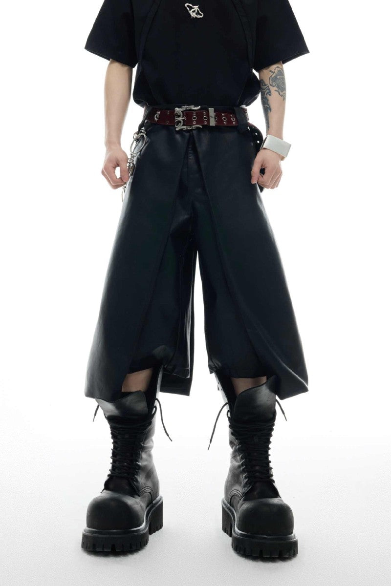 Shorts aus doppellagigem Kunstleder 