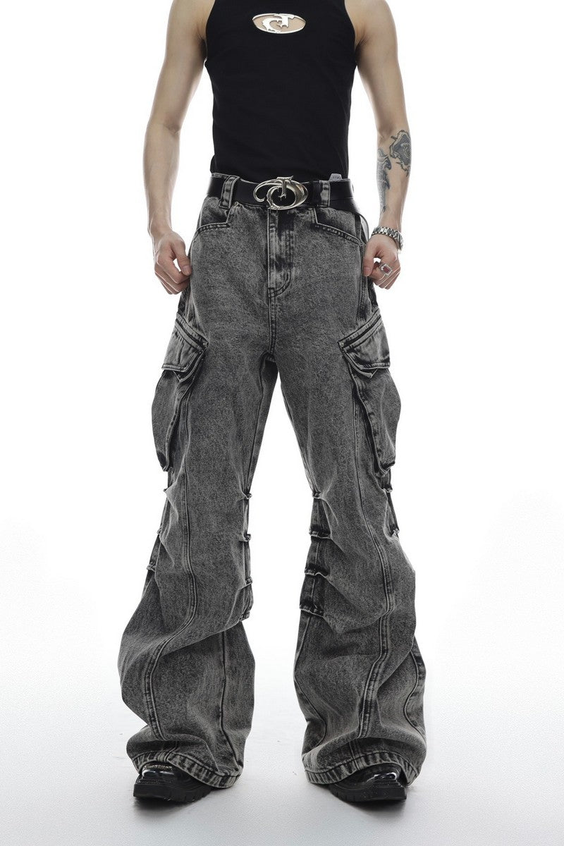 Verwaschene, lockere Jeans mit Taschen 