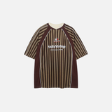 Sommerliches T-Shirt mit coolem Retro-Buchstabenprint und vertikalen Streifen
