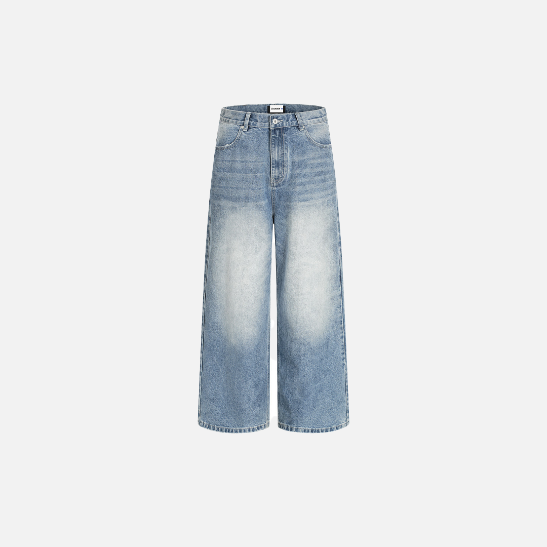 Figurschmeichelnde, locker sitzende Jeans mit geradem Schnitt im Used-Look