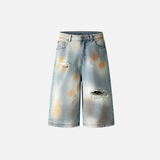 Streetwear-taugliche, schmeichelhafte Jeansshorts im Used-Look mit Batikmuster