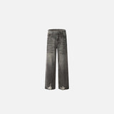 Used-Look-Jeans mit Falten und Rissen
