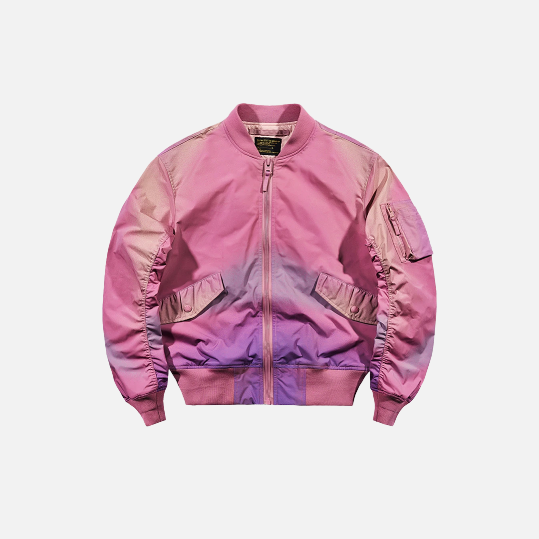 Veste bomber rose isolée style hip-hop Y2K
