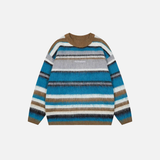 Regenbogenfarbener, flauschiger, übergroßer Streifenpullover