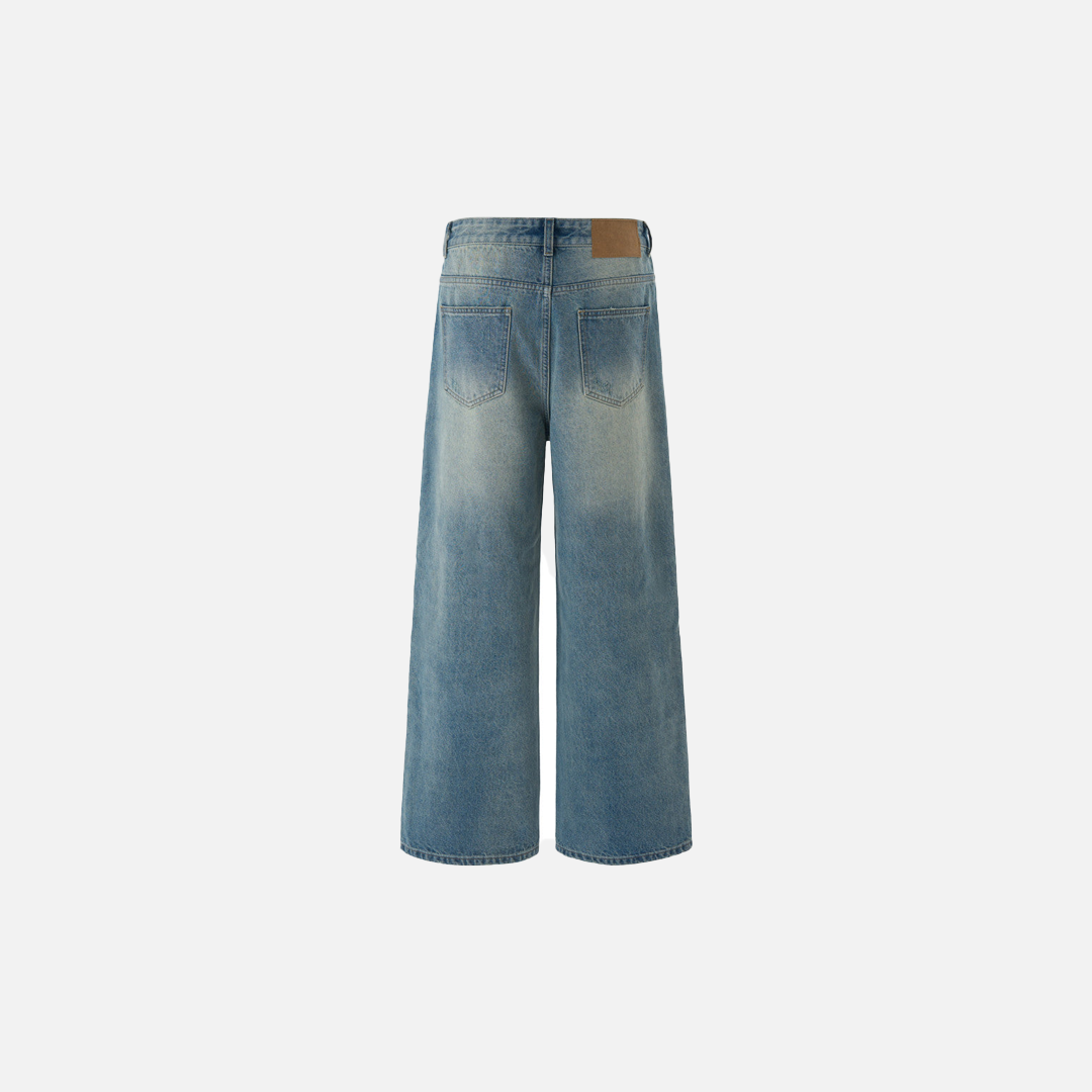 Trendige, gewaschene, im Used-Look gehaltene Jeans mit weitem Bein