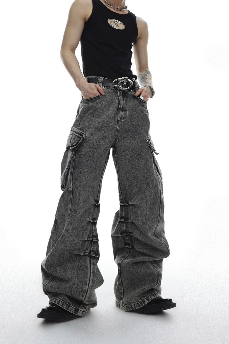Verwaschene, lockere Jeans mit Taschen 