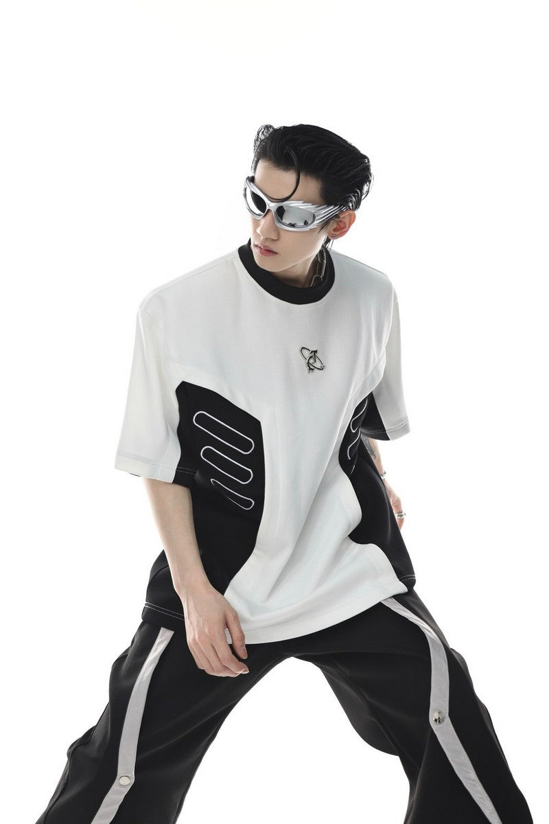 T-Shirt mit Schulterpolstern und Metalllogo 