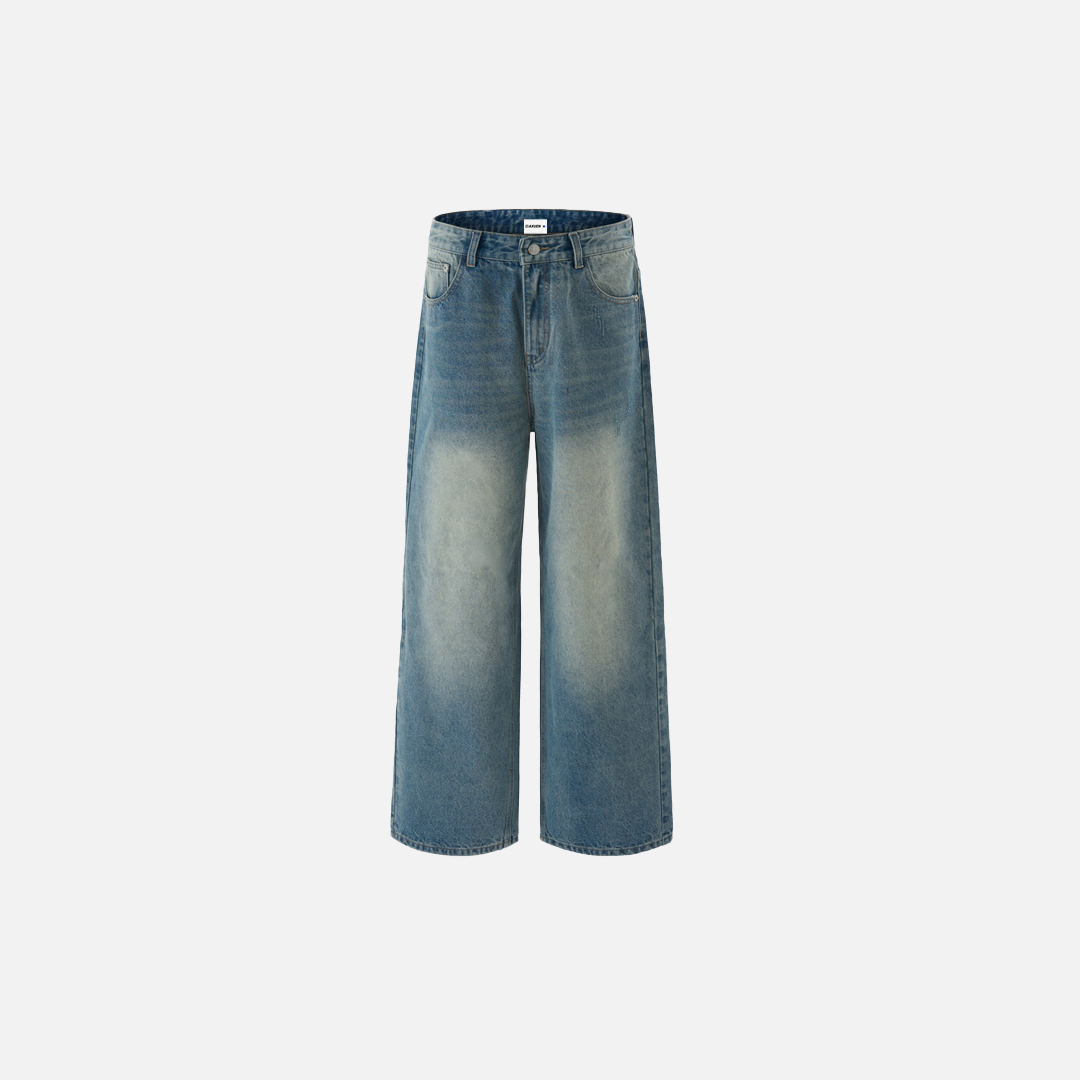 Trendige, gewaschene, im Used-Look gehaltene Jeans mit weitem Bein
