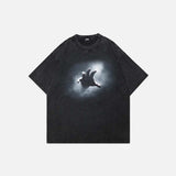 T-shirt oversize rétro avec main qui agrippe