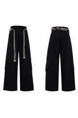 Jeans mit Gürtel und geradem Schnitt